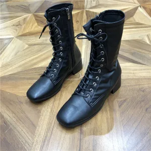 LUXE SEVEN DESIGN LACE UP HEELED ANKLE BOOTS IN BLACK